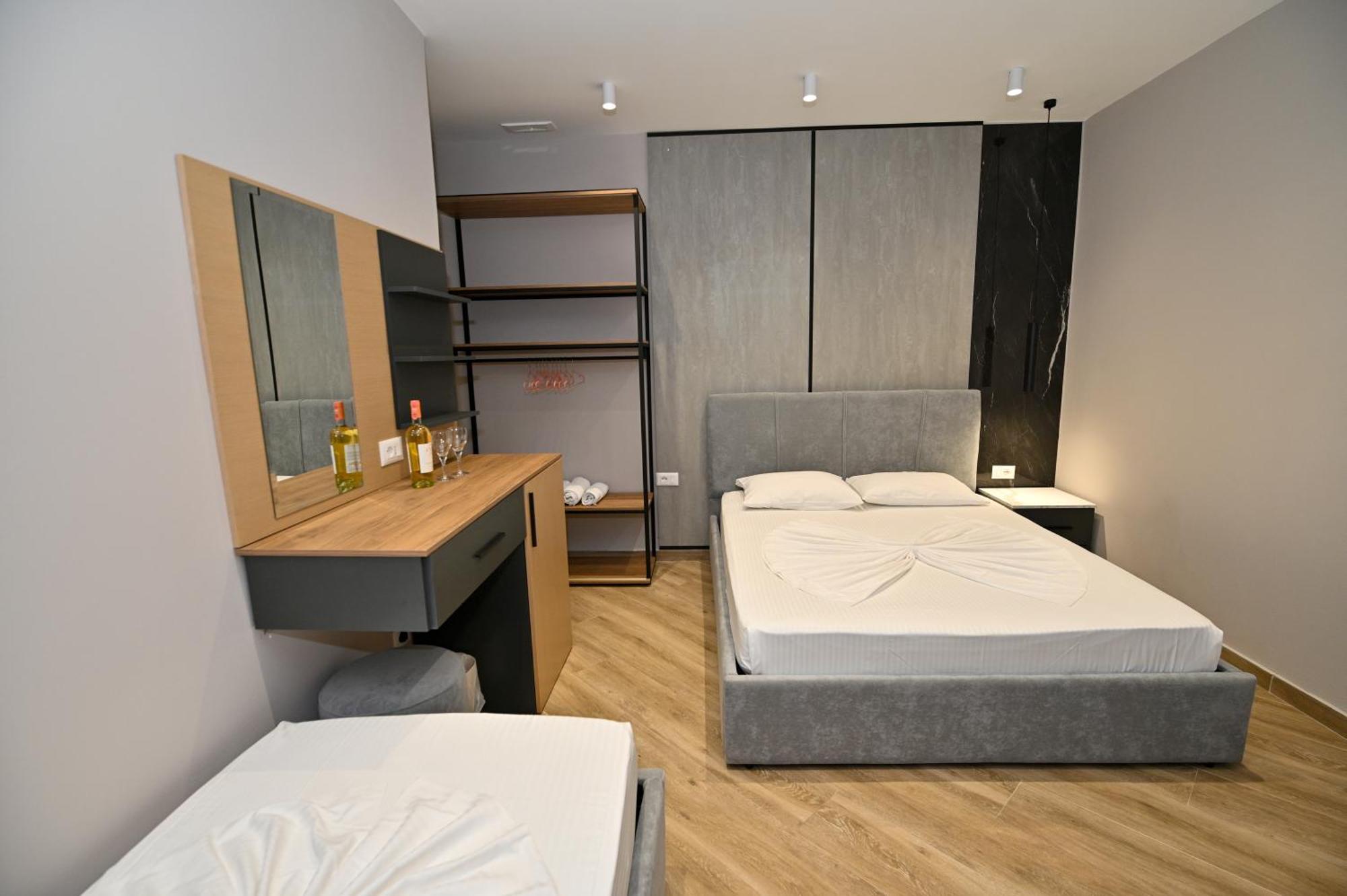 Monduro Hotel Дуррес Экстерьер фото