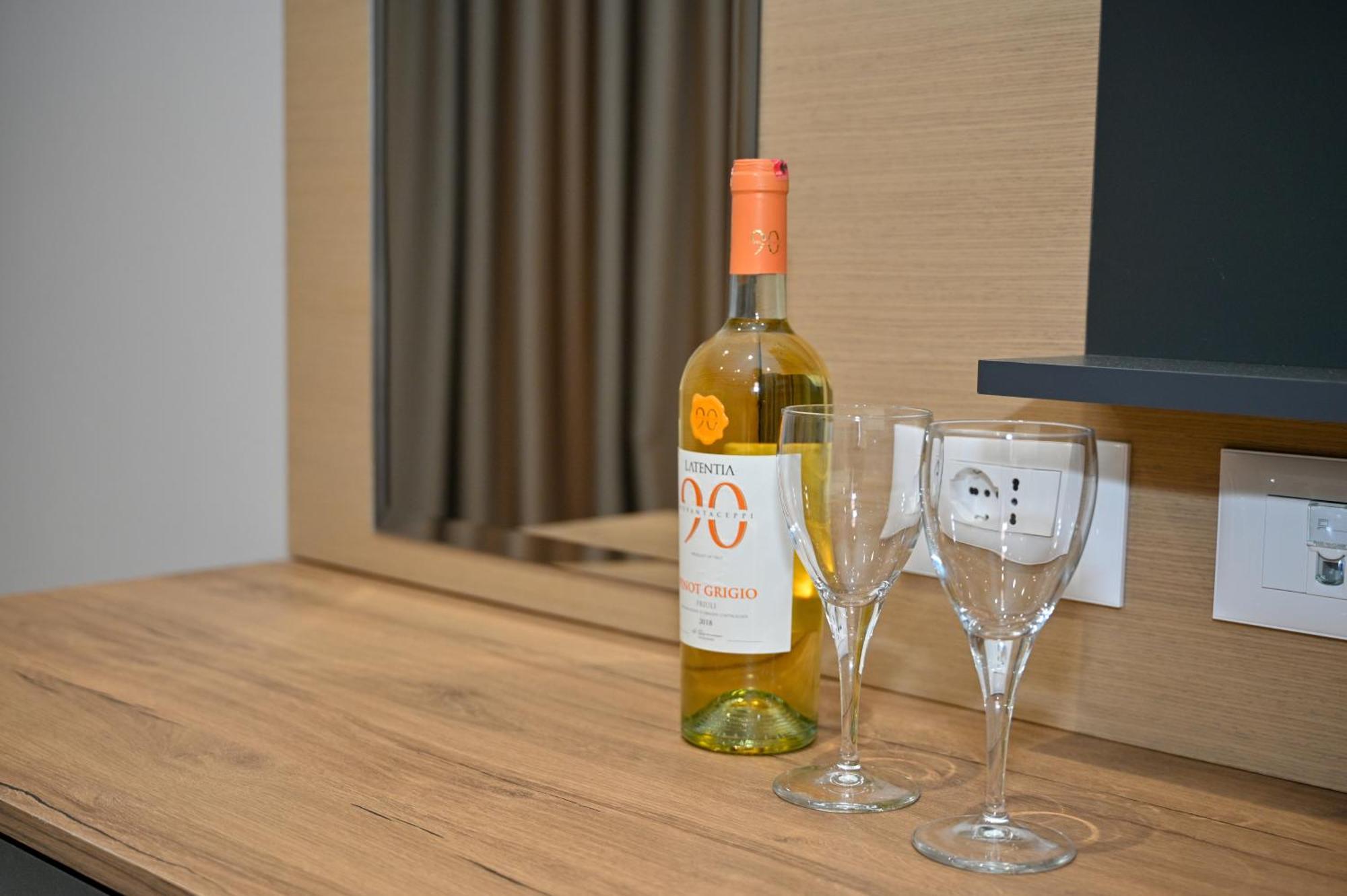 Monduro Hotel Дуррес Экстерьер фото