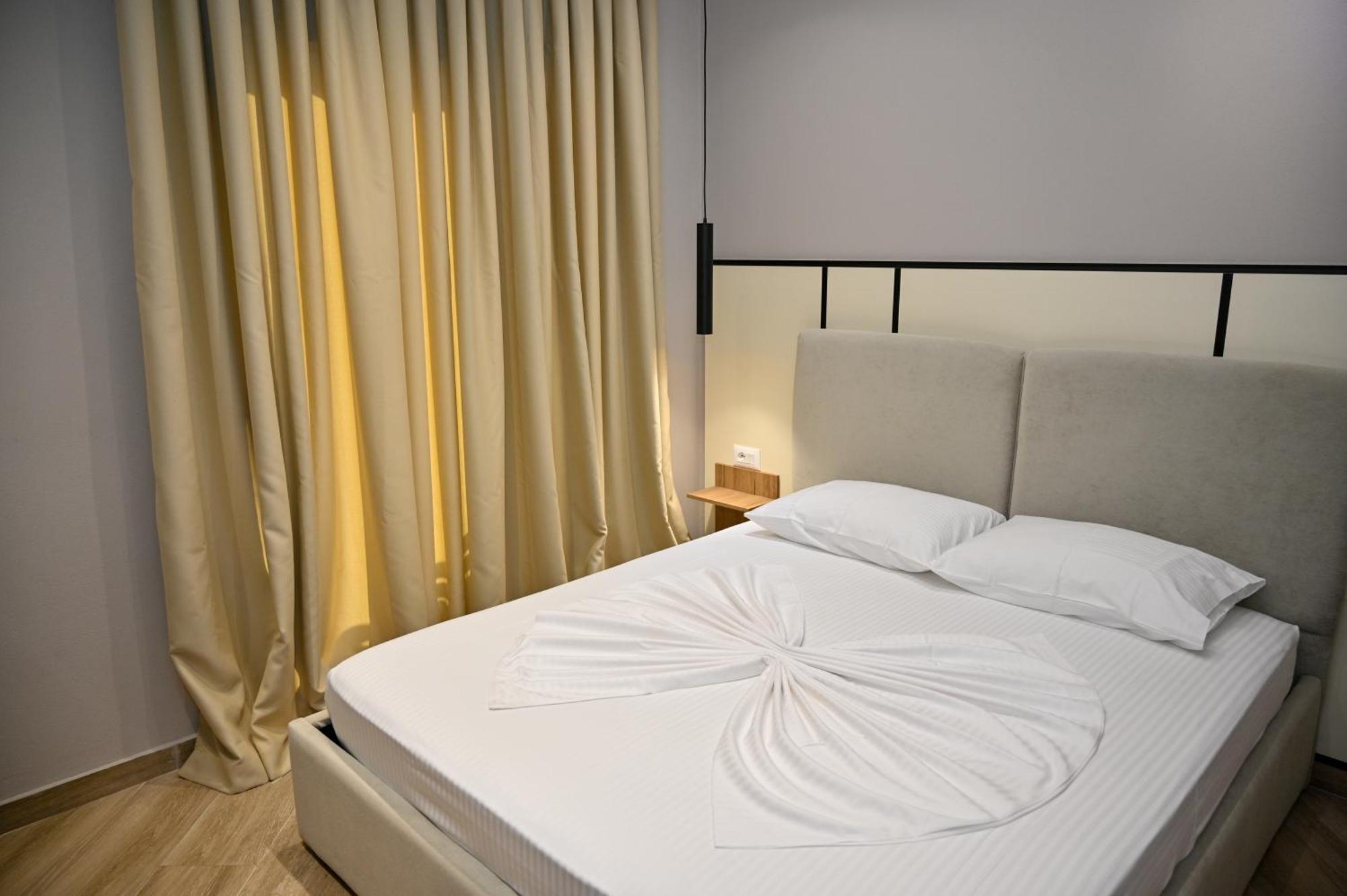 Monduro Hotel Дуррес Экстерьер фото